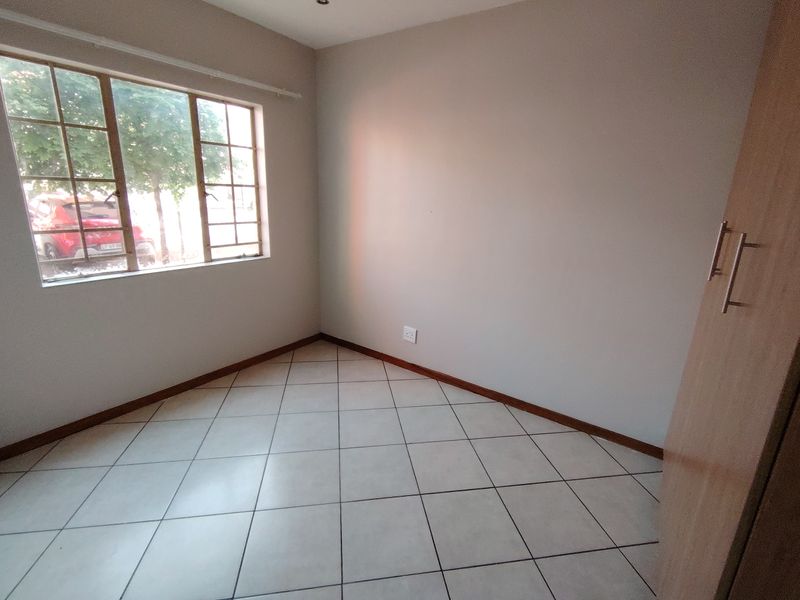 Perfect Lock up and Go Groundfloor apartment! - Photo 8