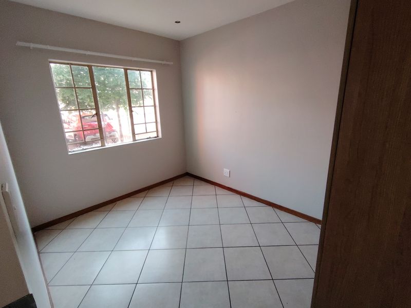 Perfect Lock up and Go Groundfloor apartment! - Photo 6