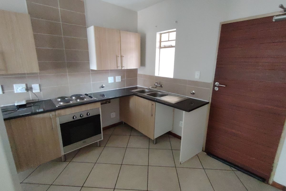 Perfect Lock up and Go Groundfloor apartment! - Photo 5