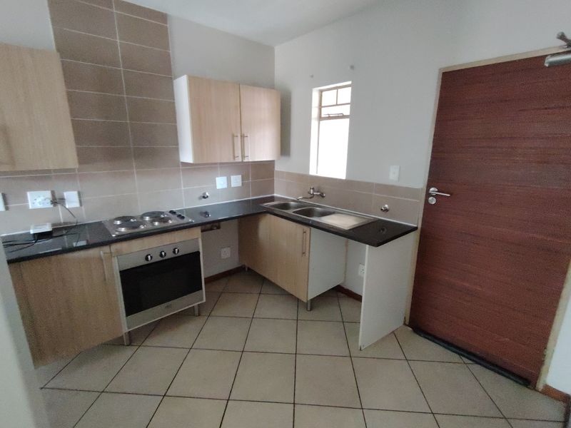 Perfect Lock up and Go Groundfloor apartment! - Photo 5