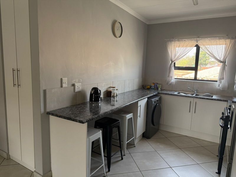 Modern 2 bedroom apartment with Balcony, Florida, Johannesburg west - Photo 3