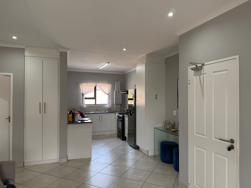 Modern 2 bedroom apartment with Balcony, Florida, Johannesburg west - Photo 4