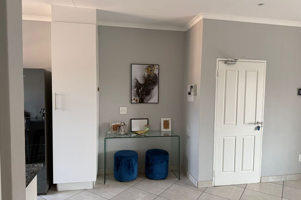 Modern 2 bedroom apartment with Balcony, Florida, Johannesburg west - Photo 5