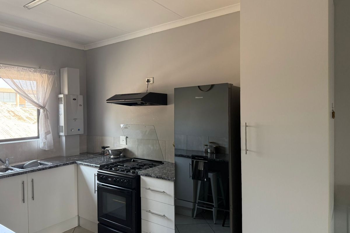 Modern 2 bedroom apartment with Balcony, Florida, Johannesburg west - Photo 2