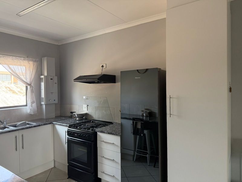 Modern 2 bedroom apartment with Balcony, Florida, Johannesburg west - Photo 2