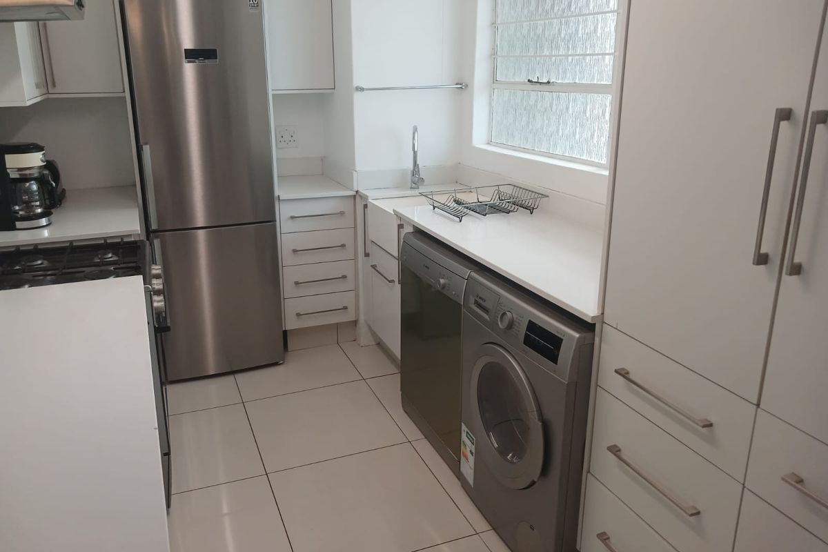 North Facing two bedroom, two bathroom furnished apartment - Photo 5