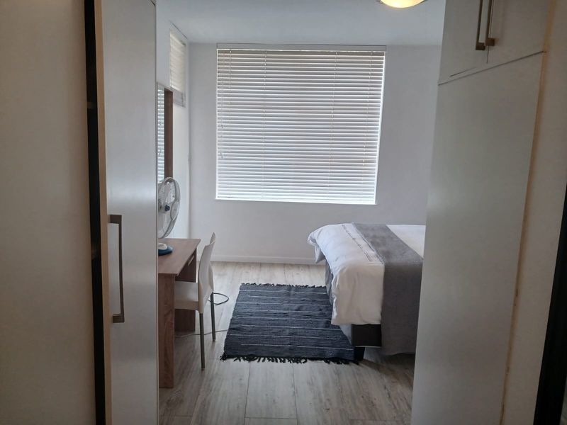 North Facing two bedroom, two bathroom furnished apartment - Photo 8
