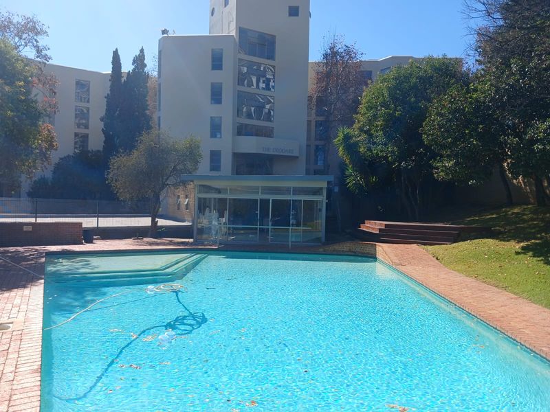Stylish 2-bedroom furnished apartment to let in Sandhurst, Sandton—perfect for modern urban living! - Photo 1
