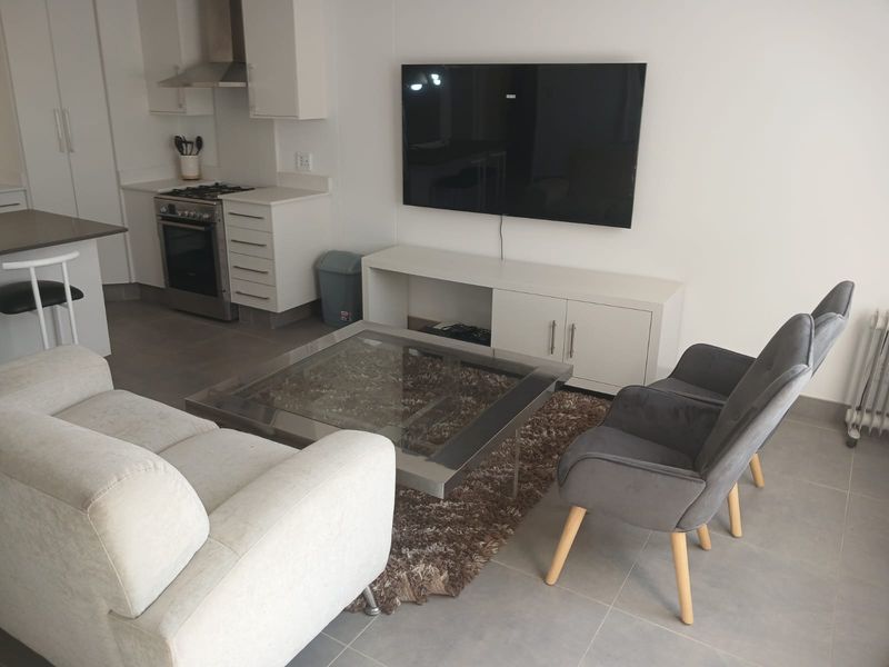 Stylish 2-bedroom furnished apartment to let in Sandhurst, Sandton—perfect for modern urban living! - Photo 7