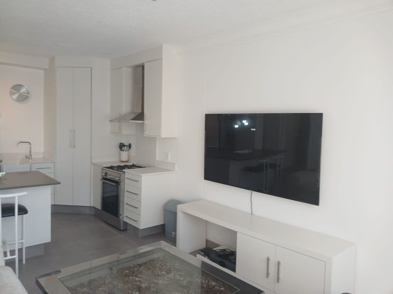Stylish 2-bedroom furnished apartment to let in Sandhurst, Sandton—perfect for modern urban living! - Photo 6