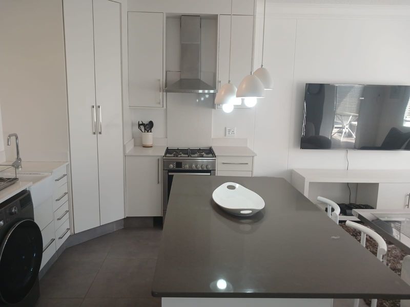 Stylish 2-bedroom furnished apartment to let in Sandhurst, Sandton—perfect for modern urban living! - Photo 4