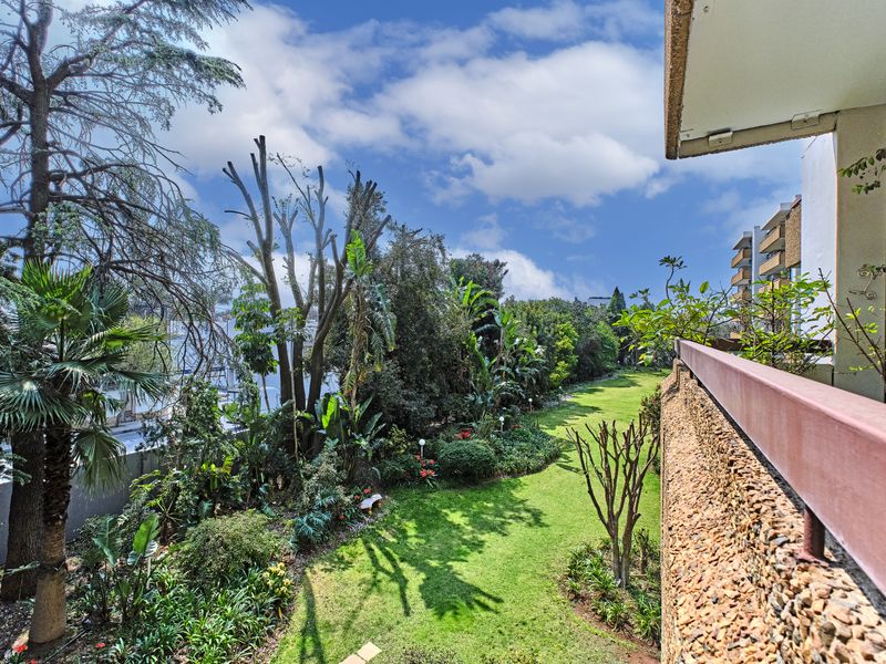 Lovely 2 Bedroom 2 Bathroom Apartment in Melrose - Photo 8