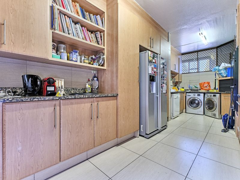 Lovely 2 Bedroom 2 Bathroom Apartment in Melrose - Photo 9