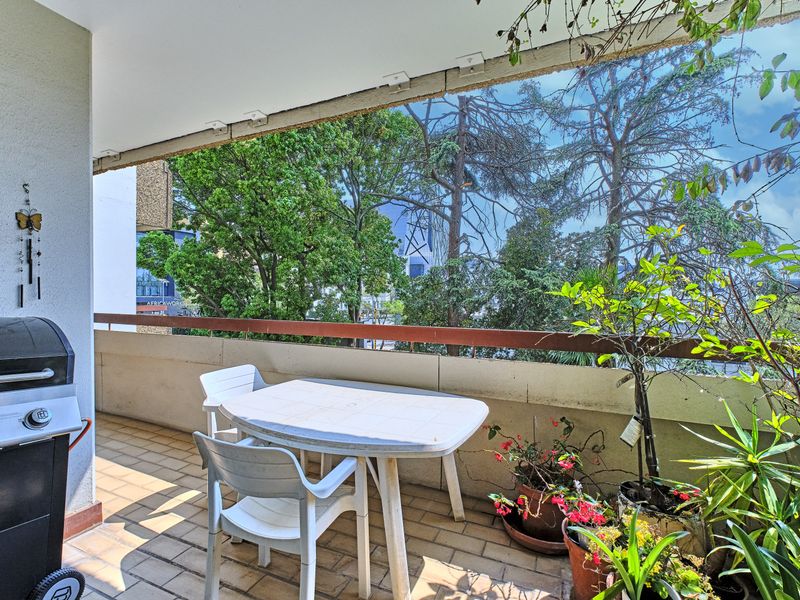 Lovely 2 Bedroom 2 Bathroom Apartment in Melrose - Photo 7