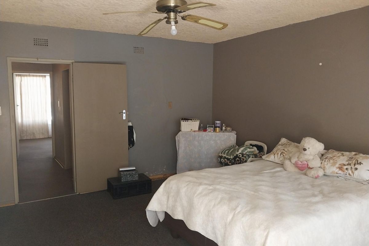 Windsor Luxe 2 Bedroom | 2.5 Bathroom - Photo 4