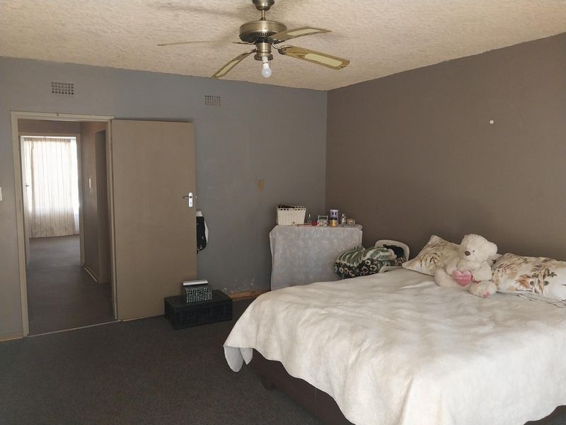 Windsor Luxe 2 Bedroom | 2.5 Bathroom - Photo 4