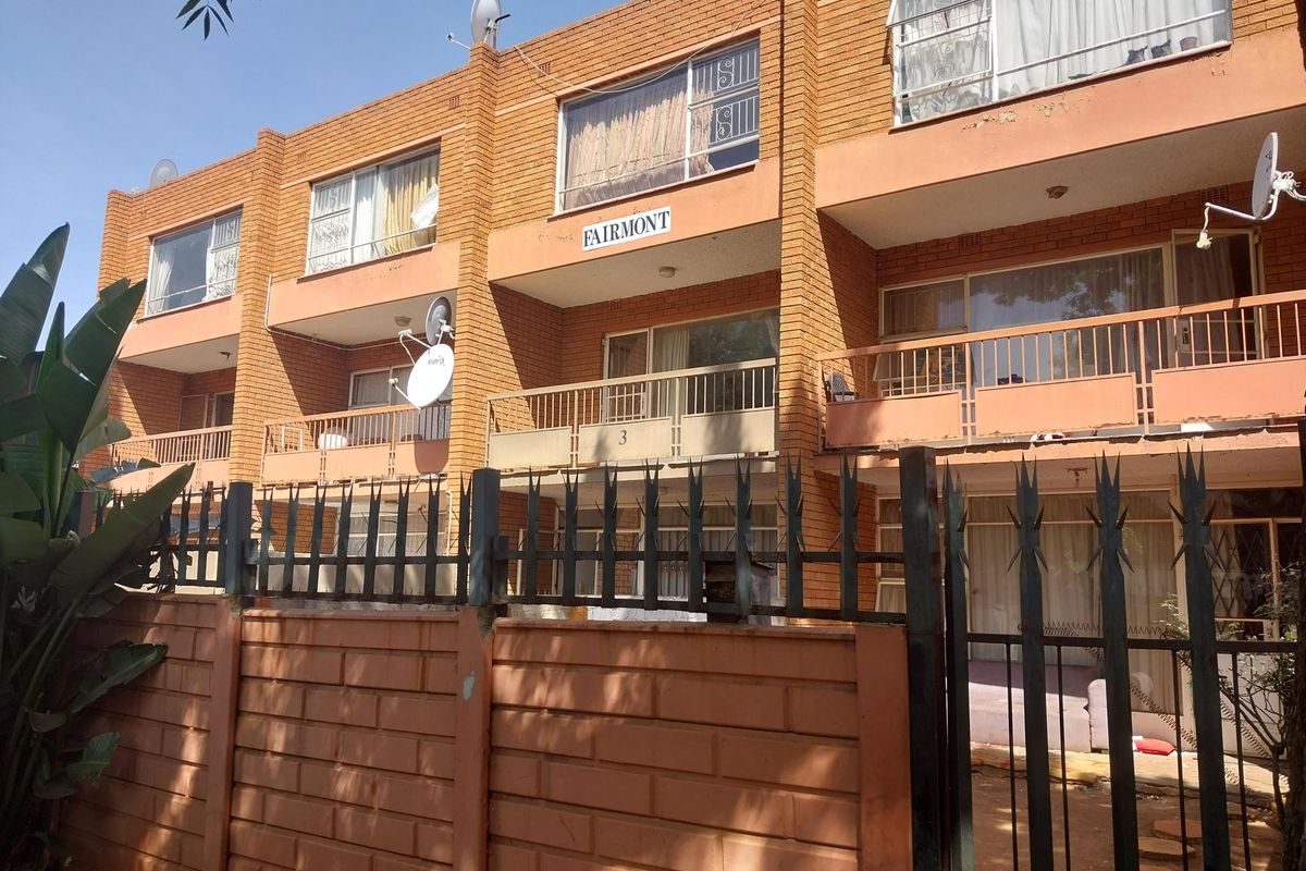 Windsor Luxe 2 Bedroom | 2.5 Bathroom - Photo 2