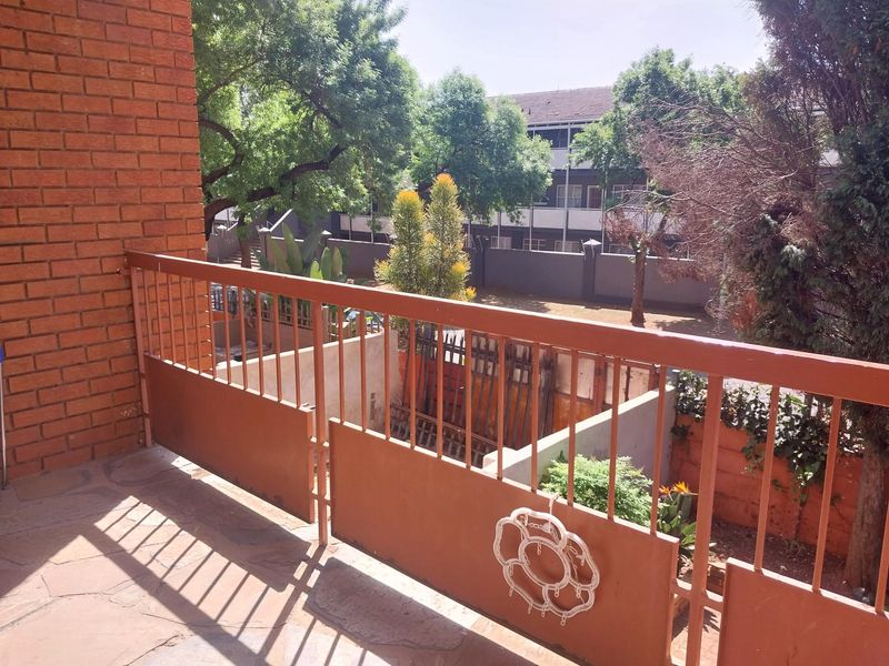 Windsor Luxe 2 Bedroom | 2.5 Bathroom - Photo 9