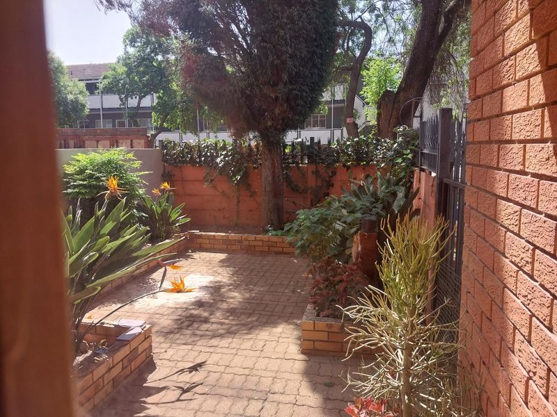 Windsor Luxe 2 Bedroom | 2.5 Bathroom - Photo 7