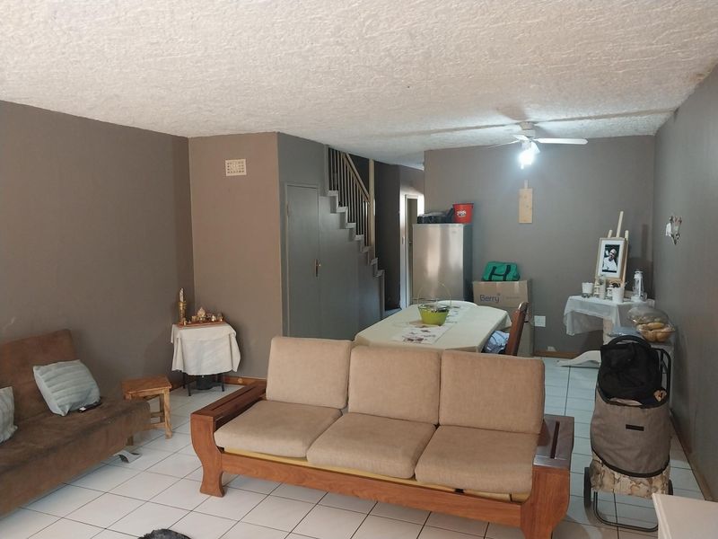 Windsor Luxe 2 Bedroom | 2.5 Bathroom - Photo 3