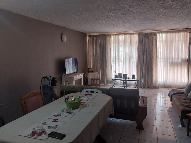 Windsor Luxe 2 Bedroom | 2.5 Bathroom - Photo 6