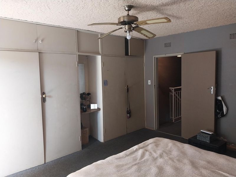 Windsor Luxe 2 Bedroom | 2.5 Bathroom - Photo 5