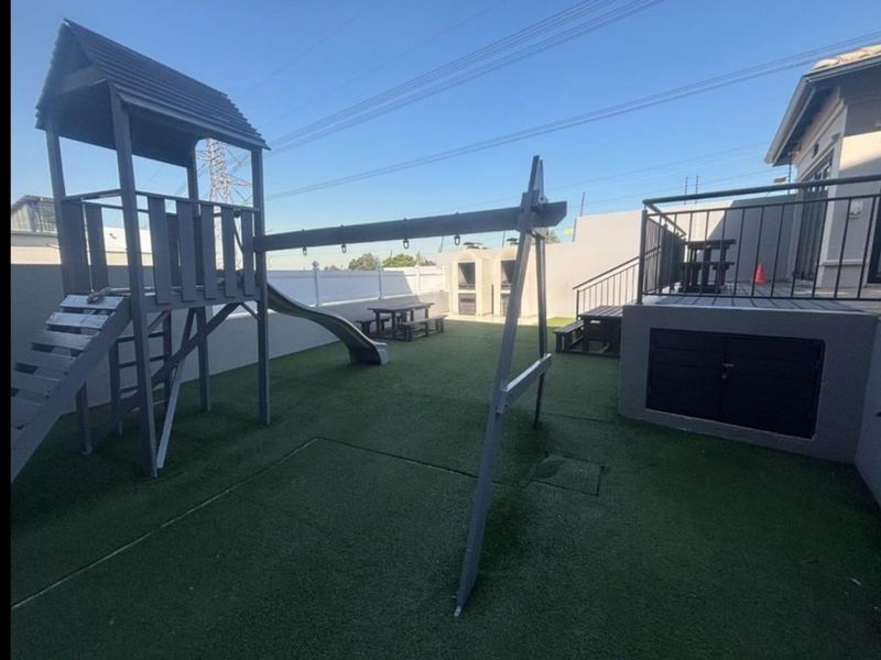 Fully Furnished Spacious And Ideally Located - Photo 2