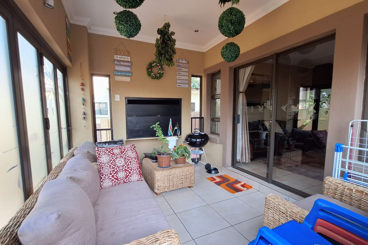 Exquisite 3.5 Bedroom Home for Sale in Thatchfield Estate - Photo 5