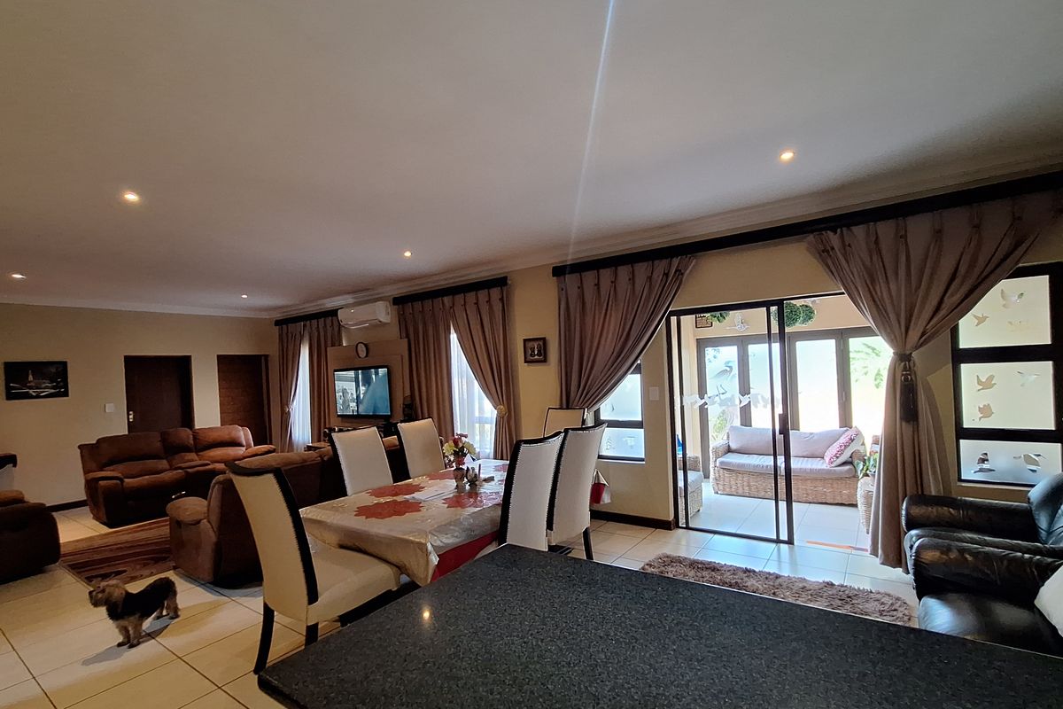 Exquisite 3.5 Bedroom Home for Sale in Thatchfield Estate - Photo 4