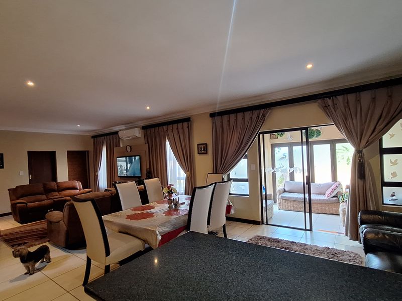 Exquisite 3.5 Bedroom Home for Sale in Thatchfield Estate - Photo 4