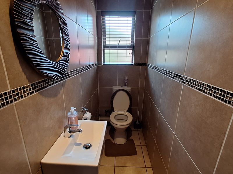 Exquisite 3.5 Bedroom Home for Sale in Thatchfield Estate - Photo 10