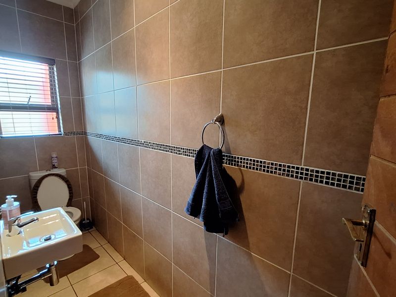 Exquisite 3.5 Bedroom Home for Sale in Thatchfield Estate - Photo 9