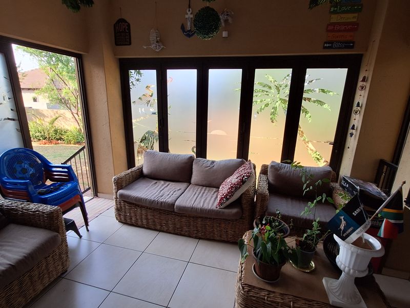 Exquisite 3.5 Bedroom Home for Sale in Thatchfield Estate - Photo 7