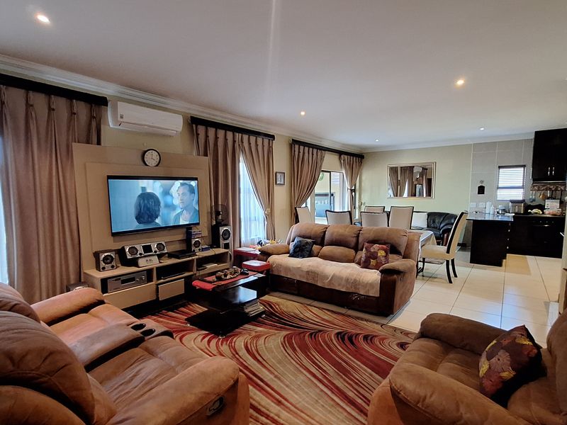 Exquisite 3.5 Bedroom Home for Sale in Thatchfield Estate - Photo 6