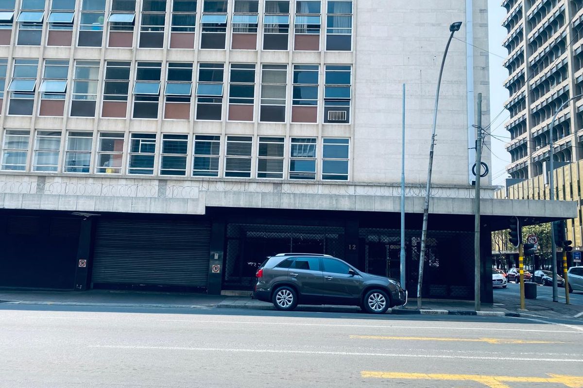 Spacious residential apartment block for sale in vibrant Marshalltown, Jhb "Calling all Investors" - Photo 2