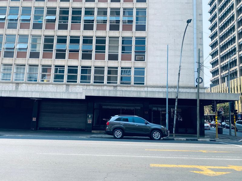 Spacious residential apartment block for sale in vibrant Marshalltown, Jhb "Calling all Investors" - Photo 2