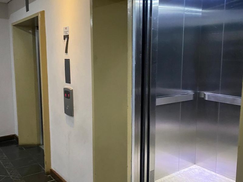 Spacious residential apartment block for sale in vibrant Marshalltown, Jhb "Calling all Investors" - Photo 5