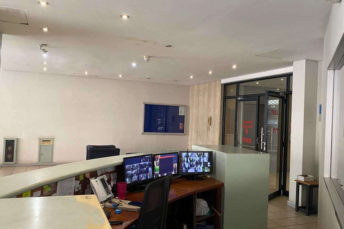 Spacious residential apartment block for sale in vibrant Marshalltown, Jhb "Calling all Investors" - Photo 4
