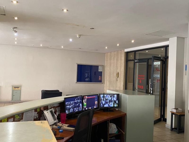 Spacious residential apartment block for sale in vibrant Marshalltown, Jhb "Calling all Investors" - Photo 4