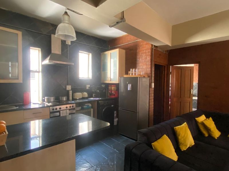 Spacious residential apartment block for sale in vibrant Marshalltown, Jhb "Calling all Investors" - Photo 9