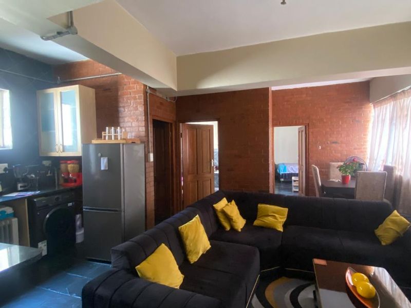 Spacious residential apartment block for sale in vibrant Marshalltown, Jhb "Calling all Investors" - Photo 8