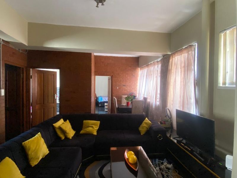 Spacious residential apartment block for sale in vibrant Marshalltown, Jhb "Calling all Investors" - Photo 7