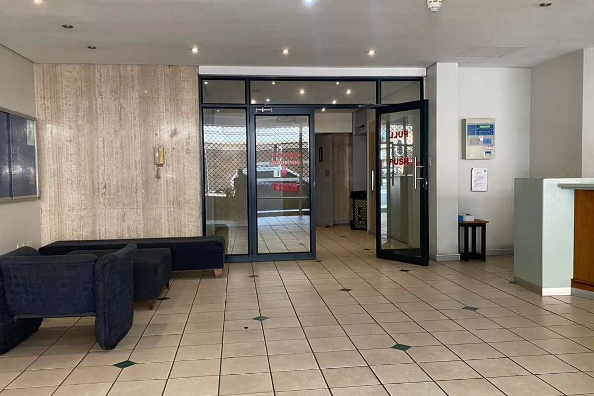 Spacious residential apartment block for sale in vibrant Marshalltown, Jhb "Calling all Investors" - Photo 3