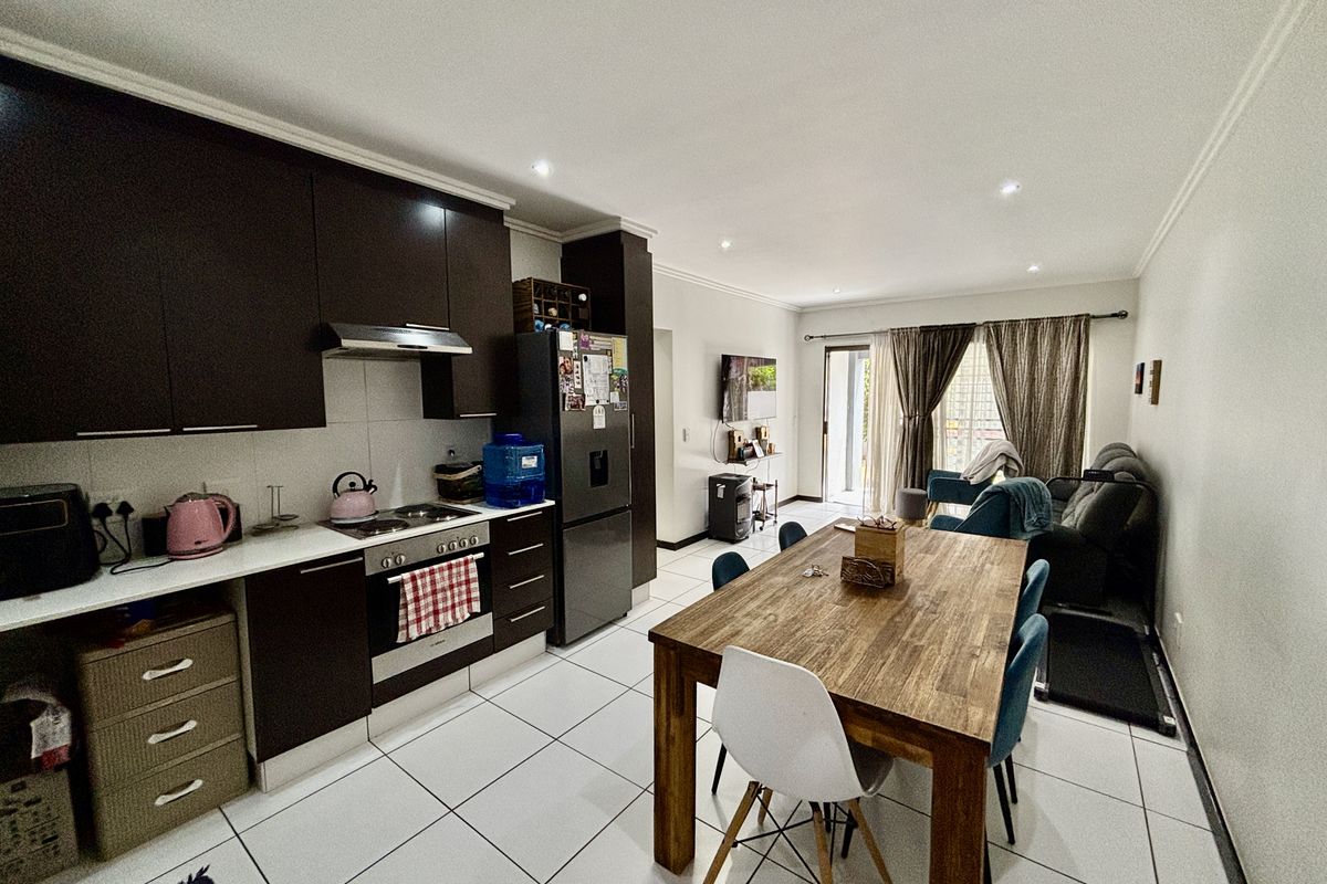 Charming 2-bedroom apartment for sale in Laguna, Barbeque Downs, Midrand—perfect for modern living! - Photo 4
