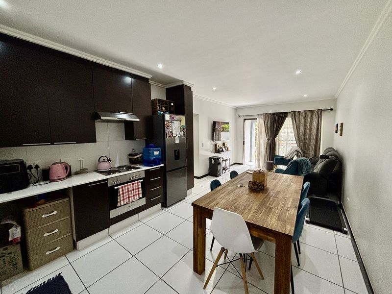 Charming 2-bedroom apartment for sale in Laguna, Barbeque Downs, Midrand—perfect for modern living! - Photo 4