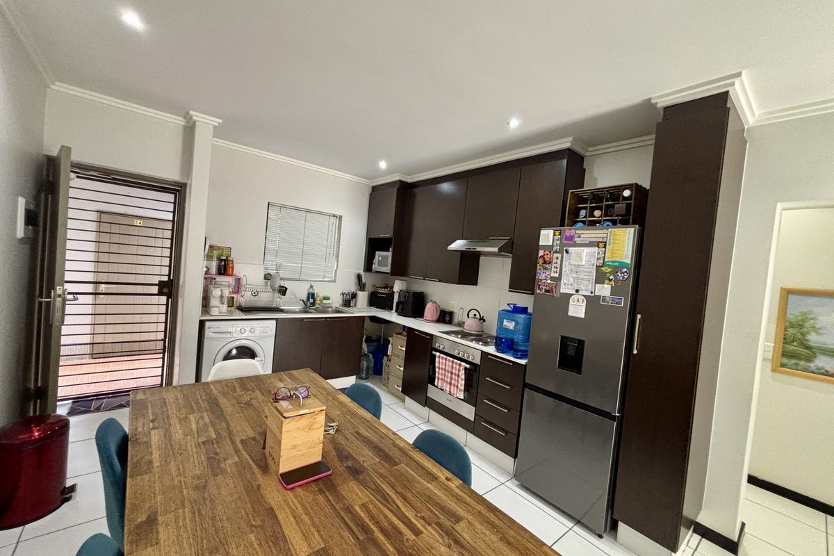 Charming 2-bedroom apartment for sale in Laguna, Barbeque Downs, Midrand—perfect for modern living! - Photo 5