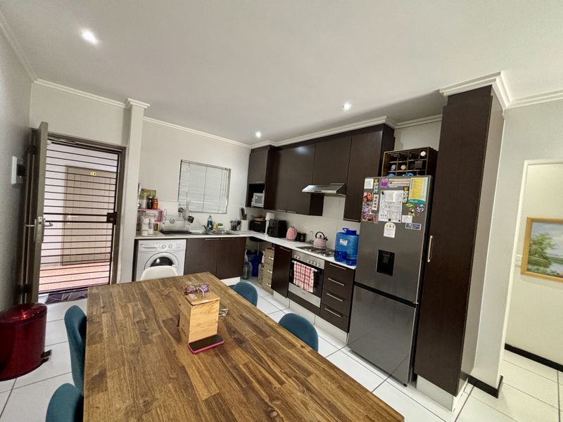 Charming 2-bedroom apartment for sale in Laguna, Barbeque Downs, Midrand—perfect for modern living! - Photo 5