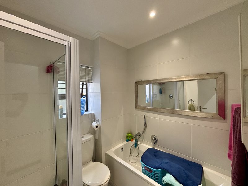 Charming 2-bedroom apartment for sale in Laguna, Barbeque Downs, Midrand—perfect for modern living! - Photo 8