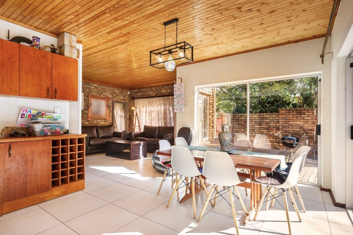 Four-Bedroom Home on a Large Stand – Moreleta Park - Photo 5