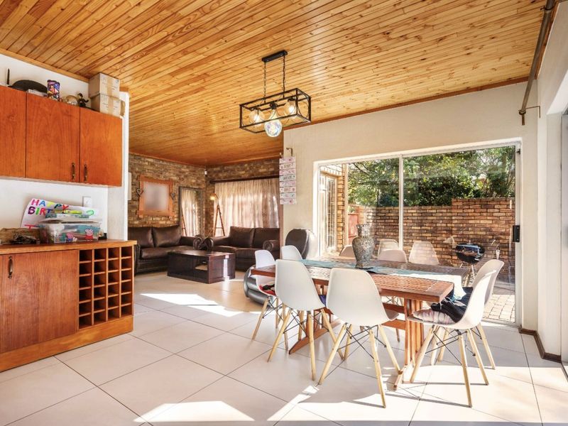 Four-Bedroom Home on a Large Stand – Moreleta Park - Photo 5